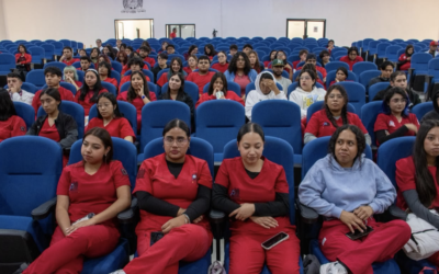 Estudiantes de Ciencias Forenses reciben ponencia sobre el uso de la tecnología 3D en sitios de investigación.
